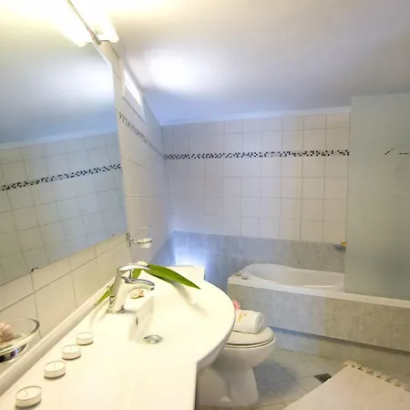 Adriatica Apartmanhotel Nikiána