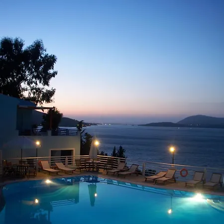 מלון דירות Adriatica 2*