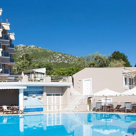 Adriatica מלון דירות 2*